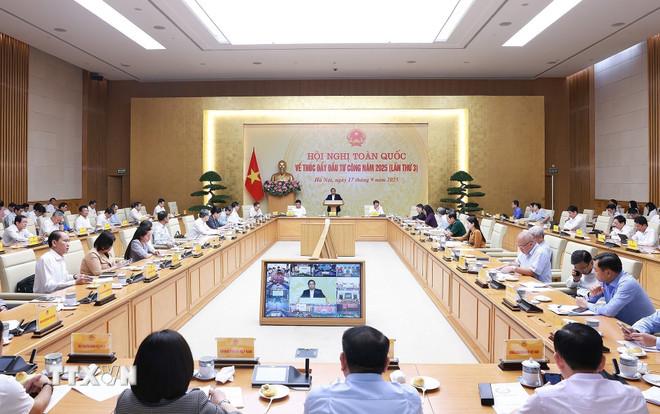 Hội nghị toàn quốc về thúc đẩy đầu tư công năm 2025 (lần thứ ba). (Ảnh: Dương Giang/TTXVN) ttxvn-thu-tuong-chu-tri-hoi-nghi-toan-quoc-ve-thuc-day-dau-tu-cong-nam-2025-lan-thu-ba-8279893-2.jpg