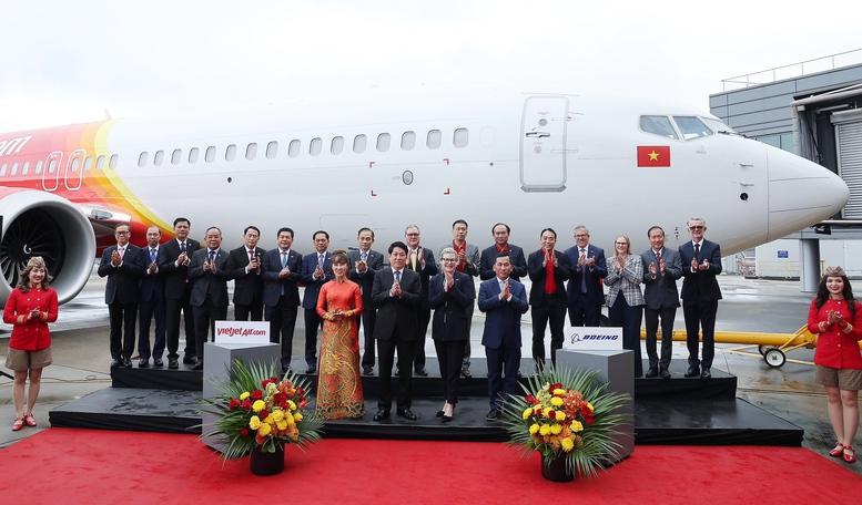 Chủ tịch nước Lương Cường chứng kiến bàn giao tàu bay Boeing đầu tiên cho Vietjet- Ảnh 6.