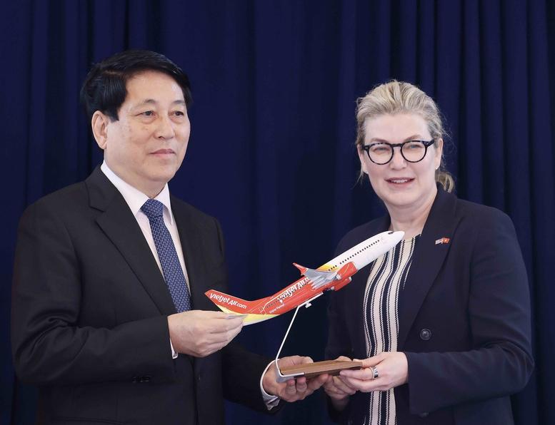Chủ tịch nước Lương Cường chứng kiến bàn giao tàu bay Boeing đầu tiên cho Vietjet- Ảnh 4.