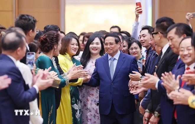 Thủ tướng Phạm Minh Chính gặp mặt đại diện doanh nghiệp nhân Ngày doanh nhân Việt Nam. (Ảnh: Dương Giang/TTXVN) ttxvn-0910-thu-tuong-gap-mat-doanh-nhan-2.jpg
