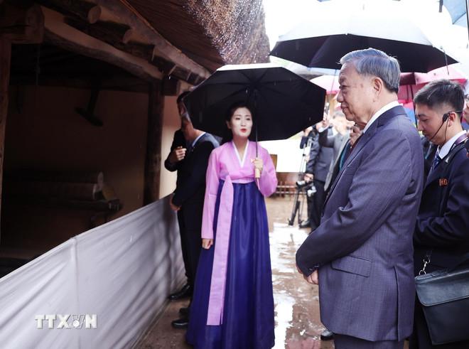 Tổng Bí thư Tô Lâm thăm Vạn Cảnh Đài - quê hương của Chủ tịch Kim Nhật Thành. (Ảnh: Thống Nhất/TTXVN) ttxvn-tong-bi-thu-to-lam-tham-que-huong-cua-chu-tich-kim-nhat-thanh-8330855-3.jpg
