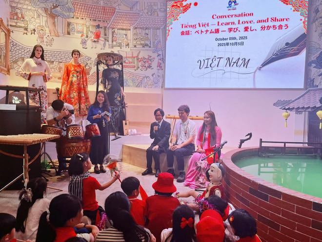 Các hoạt động trò chuyện tăng cường hiểu biết về tiếng Việt. anh-23.jpg