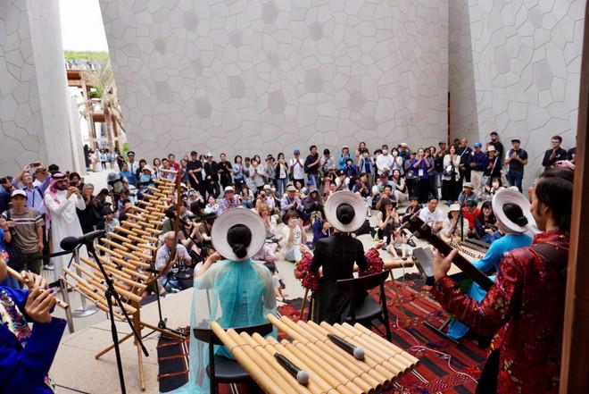 Không gian âm nhạc thu hút lượng lớn khách tham quan. anh-14.jpg