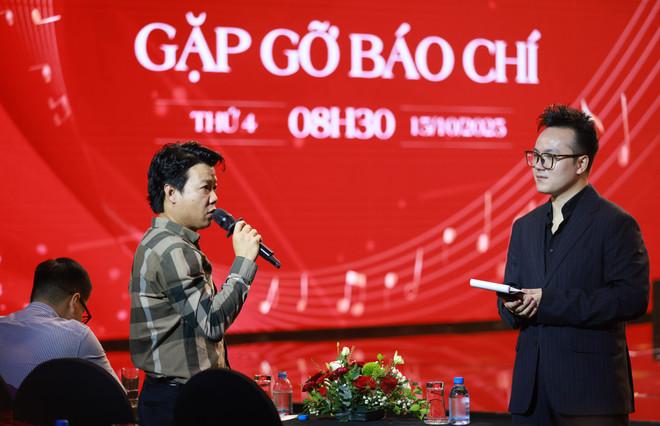 Nghệ sỹ Ưu tú Vũ Thắng Lợi gửi lời động viên đến các thí sinh. Anh là một trong những giọng ca nổi tiếng sau thành công từ Cuộc thi Tiếng hát Hà Nội. (Ảnh: Văn Tuyến/Vietnam+) img-1016.jpg