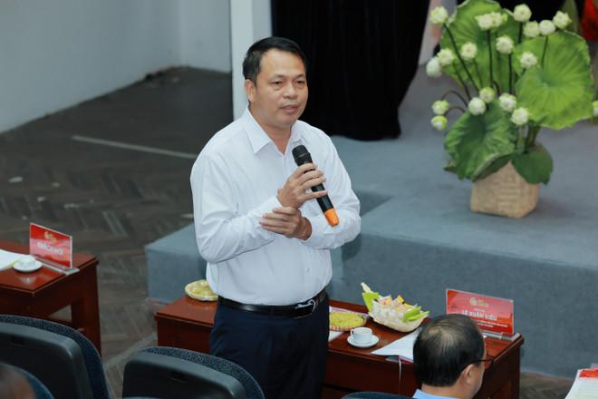 Tiến sỹ Lê Xuân Kiêu, Giám đốc Trung tâm Hoạt động Văn hoá Khoa học Văn Miếu-Quốc Tử Giám trao đổi về các hoạt động trong khuôn khổ festival. (Ảnh: PV/Vietnam+) 193a2001.jpg