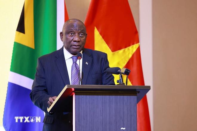 Tổng thống Nam Phi Matamela Cyril Ramaphosa phát biểu tại Diễn đàn doanh nghiệp Việt Nam-Nam Phi. (Ảnh: Dương Giang/TTXVN) ttxvn-thu-tuong-va-tong-thong-nam-phi-matamela-cyril-ramaphosa-du-dien-dan-doanh-nghiep-24-3.jpg