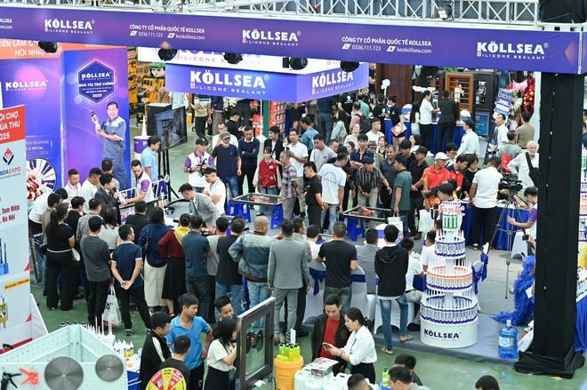 Khách tham quan Hội chợ Mùa Thu 2025. (Ảnh: Vietnam+) hoi-cho-mua-thu.jpg