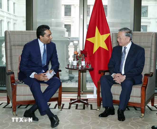 Tổng Bí thư Tô Lâm tiếp ông Saif Malik, Tổng giám đốc kiêm Giám đốc Khối Khách hàng Doanh nghiệp và Đầu tư, Ngân hàng Standard Charter tại Vương quốc Anh. (Ảnh: Thống Nhất/TTXVN) ttxvn-tong-bi-thu-to-lam-tiep-ong-saif-malik-tong-giam-doc-kiem-giam-doc-khoi-khach-hang-doanh-nghiep-va-dau-tu-ngan-hang-standard-charter-tai-vuo-8373011-2.jpg