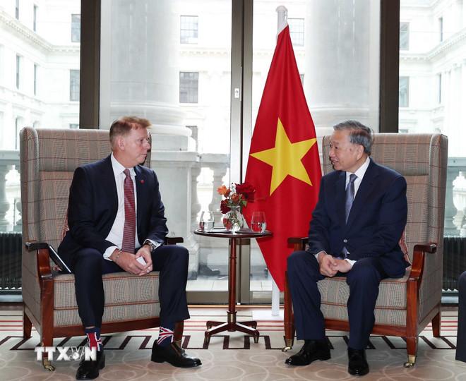 Tổng Bí thư Tô Lâm tiếp Phó Chủ tịch Cấp cao Tập đoàn Airbus khu vực Châu Á-Thái Bình Dương Chris Drewer. (Ảnh: Thống Nhất/TTXVN) ttxvn-tong-bi-thu-to-lam-tiep-pho-chu-tich-cap-cao-tap-doan-airbus-khu-vuc-chau-a-thai-binh-duong-chris-drewer-8372978-4.jpg