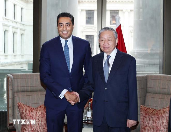 Tổng Bí thư Tô Lâm tiếp ông Saif Malik, Tổng giám đốc kiêm Giám đốc Khối Khách hàng Doanh nghiệp và Đầu tư, Ngân hàng Standard Charter tại Vương quốc Anh. (Ảnh: Thống Nhất/TTXVN) ttxvn-tong-bi-thu-to-lam-tiep-ong-saif-malik-tong-giam-doc-kiem-giam-doc-khoi-khach-hang-doanh-nghiep-va-dau-tu-ngan-hang-standard-charter-tai-vuo-8373011-3.jpg