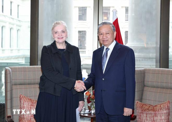 Tổng Bí thư Tô Lâm tiếp Phó Chủ tịch Cao cấp Tập đoàn toàn cầu Roll Royce. (Ảnh: Thống Nhất/TTXVN) ttxvn-tong-bi-thu-to-lam-tiep-pho-chu-tich-cao-cap-tap-doan-toan-cau-roll-royce-8373029-2.jpg