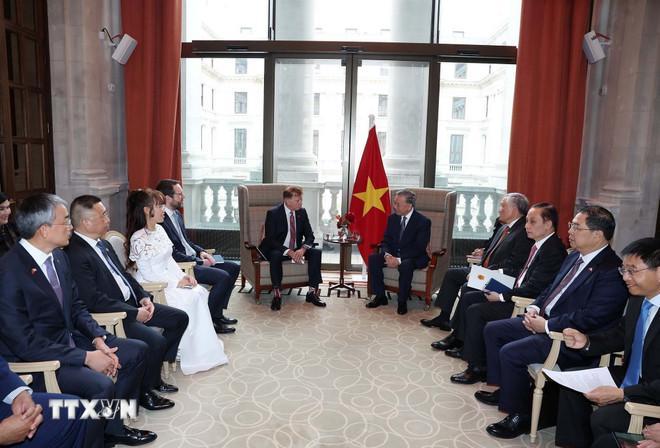 Tổng Bí thư Tô Lâm tiếp Phó Chủ tịch Cấp cao Tập đoàn Airbus khu vực Châu Á-Thái Bình Dương Chris Drewer. (Ảnh: Thống Nhất/TTXVN) ttxvn-tong-bi-thu-to-lam-tiep-pho-chu-tich-cap-cao-tap-doan-airbus-khu-vuc-chau-a-thai-binh-duong-chris-drewer-8372978-2.jpg