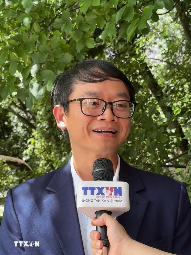 Phó Giáo sư-Tiến sỹ Nguyễn Ngọc Điệp, Giám đốc Trung tâm Công nghệ Chiến lược Australia-Vietnam trả lời phỏng vấn phóng viên TTXVN tại Australia. (Ảnh: Lê Đạt/TTXVN) ttxvn-australia-ong-nguyen-ngoc-diep.jpg