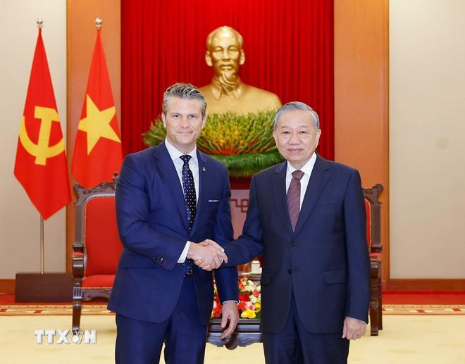 Tổng Bí thư Tô Lâm tiếp Bộ trưởng Bộ Chiến tranh Hoa Kỳ Pete Hegseth. (Ảnh: Thống Nhất/TTXVN) ttxvn-tong-bi-thu-to-lam-tiep-bo-truong-chien-tranh-hoa-ky-pete-hegseth-1-resize.jpg