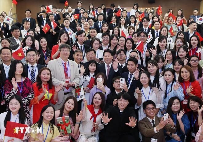 ttxvn-chu-tich-nuoc-gap-mat-cong-dong-nguoi-viet-nam-tai-dong-nam-han-quoc-4.jpg