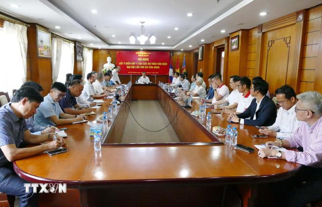 Quang cảnh Hội nghị lấy ý kiến góp ý vào các dự thảo văn kiện Đại hội lần thứ XIV của Đảng tại Lào. (Ảnh: Xuân Tú/TTXVN) ttxvn-du-thao-resize.jpg