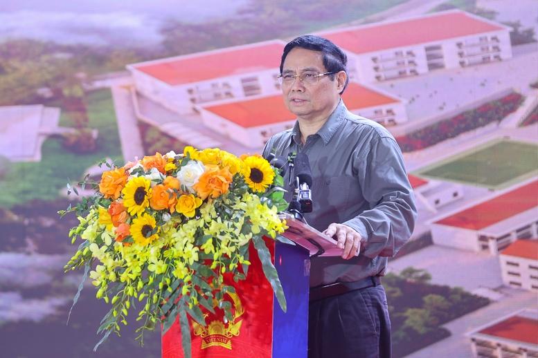 Thủ tướng: Từng ngôi trường mới nơi biên giới sẽ là nơi gieo con chữ, ươm mầm tri thức, thắp sáng ước mơ, hiện thực hóa khát vọng- Ảnh 3. Thủ tướng: Từng ngôi trường mới nơi biên giới sẽ là nơi gieo con chữ, ươm mầm tri thức, thắp sáng ước mơ, hiện thực hóa khát vọng- Ảnh 3.