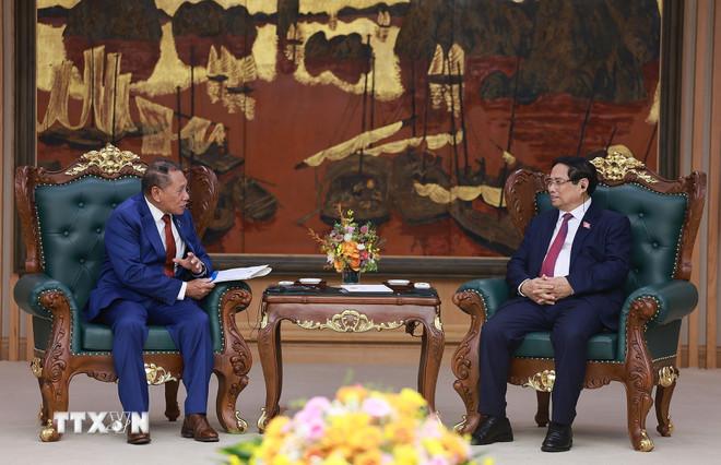 Thủ tướng Phạm Minh Chính tiếp Bộ trưởng Ngoại giao và Ngoại thương Quần đảo Solomon Peter Shanel Agovaka. (Ảnh: Dương Giang/TTXVN) ttxvn-thu-tuong-tiep-bo-truong-ngoai-giao-va-ngoai-thuong-quan-dao-solomon-8401044-2.jpg