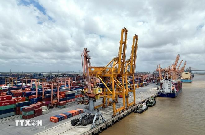 Năm 2025, phấn đấu tổng kim ngạch xuất nhập khẩu cả nước tăng 12% trở lên. (Ảnh: Tuấn Anh/TTXVN) ttxvn-gdp.jpg