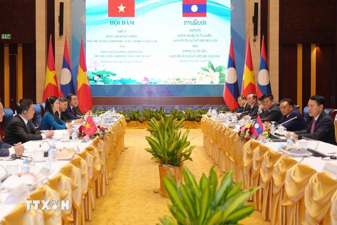 Phó Thủ tướng Hồ Đức Phớc hội đàm với Phó Thủ tướng Chính phủ Lào Saleumxay Kommasith. (Ảnh: Đỗ Bá Thành/TTXVN) ttxvn-pho-thu-tuong-ho-duc-phoc-tham-va-lam-viec-tai-lao-2.jpg