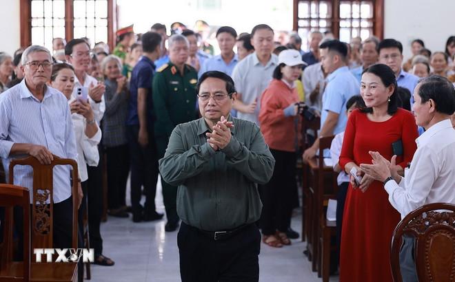 Thủ tướng Phạm Minh Chính đến dự Ngày hội Đại đoàn kết toàn dân tộc tại Khu dân cư Thắng Kiên, xã Đề Gi (Gia Lai). (Ảnh: Dương Giang/TTXVN) ttxvn-1311-thu-tuong-dai-doan-ket-dan-toc-gia-lai.jpg
