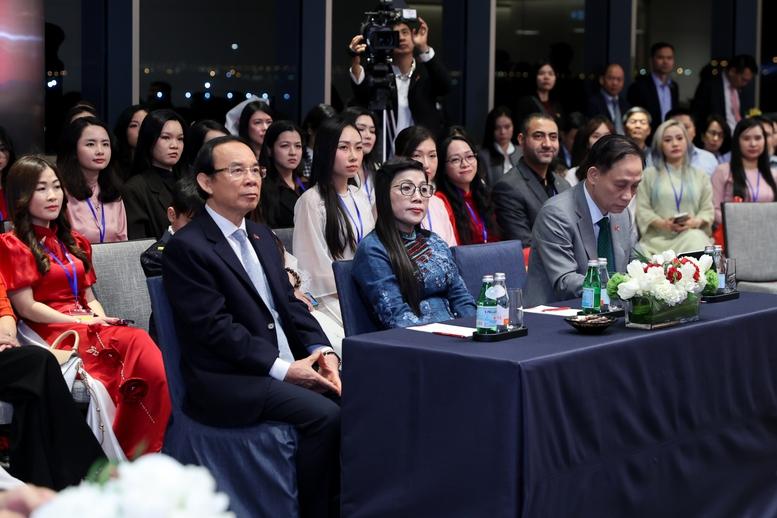 Thủ tướng: Thiết kế chính sách thuận lợi nhất cho kiều bào- Ảnh 8. Thủ tướng: Thiết kế chính sách thuận lợi nhất cho kiều bào- Ảnh 8.