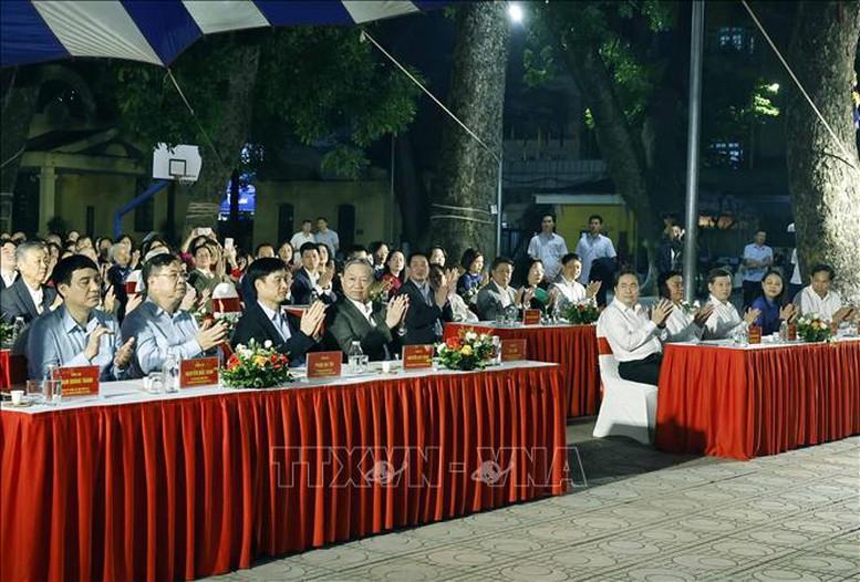 Tổng Bí thư Tô Lâm dự Ngày hội Đại đoàn kết dân tộc tại phường Ba Đình, Hà Nội- Ảnh 2. Tổng Bí thư Tô Lâm dự Ngày hội Đại đoàn kết dân tộc tại phường Ba Đình, Hà Nội- Ảnh 2.