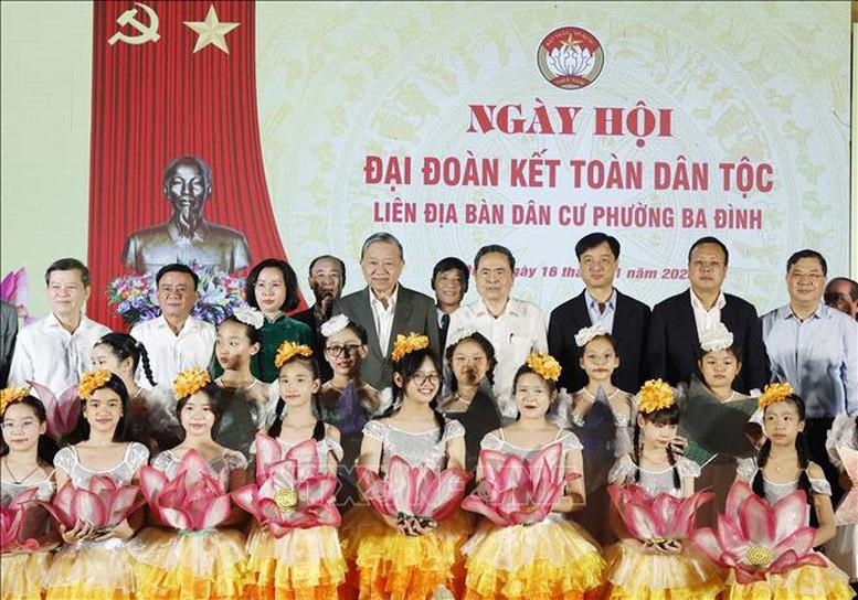 Tổng Bí thư Tô Lâm dự Ngày hội Đại đoàn kết dân tộc tại phường Ba Đình, Hà Nội- Ảnh 8. Tổng Bí thư Tô Lâm dự Ngày hội Đại đoàn kết dân tộc tại phường Ba Đình, Hà Nội- Ảnh 8.
