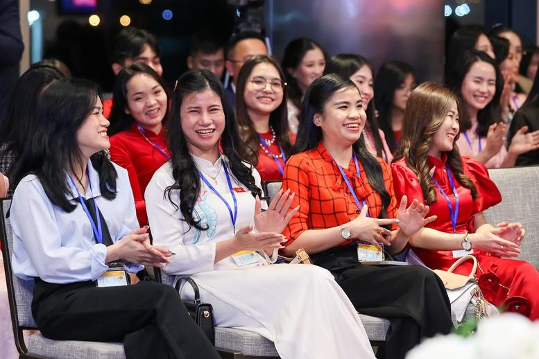 Thủ tướng: Thiết kế chính sách thuận lợi nhất cho kiều bào- Ảnh 10. Thủ tướng: Thiết kế chính sách thuận lợi nhất cho kiều bào- Ảnh 10.