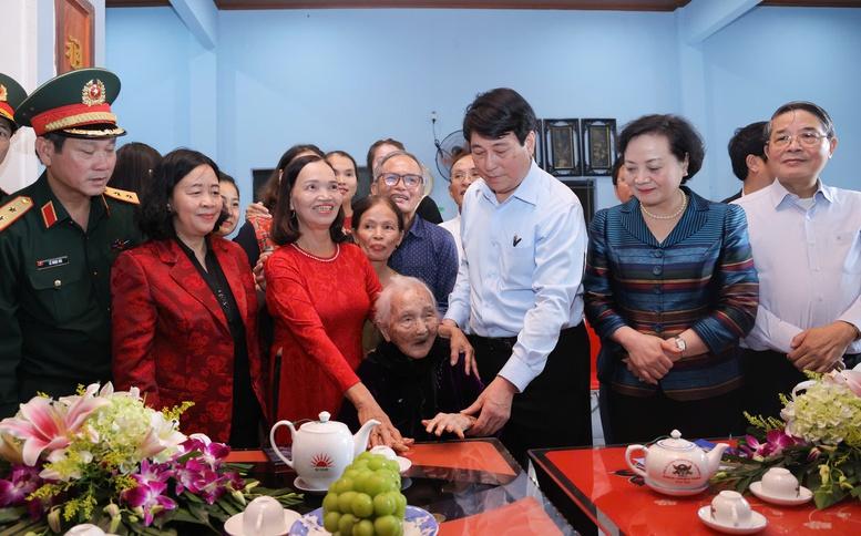 Chủ tịch nước Lương Cường dự Ngày hội Đại đoàn kết toàn dân tại Đà Nẵng- Ảnh 6. Chủ tịch nước Lương Cường dự Ngày hội Đại đoàn kết toàn dân tại Đà Nẵng- Ảnh 6.