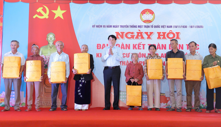 Chủ tịch nước Lương Cường dự Ngày hội Đại đoàn kết toàn dân tại Đà Nẵng- Ảnh 2. Chủ tịch nước Lương Cường dự Ngày hội Đại đoàn kết toàn dân tại Đà Nẵng- Ảnh 2.