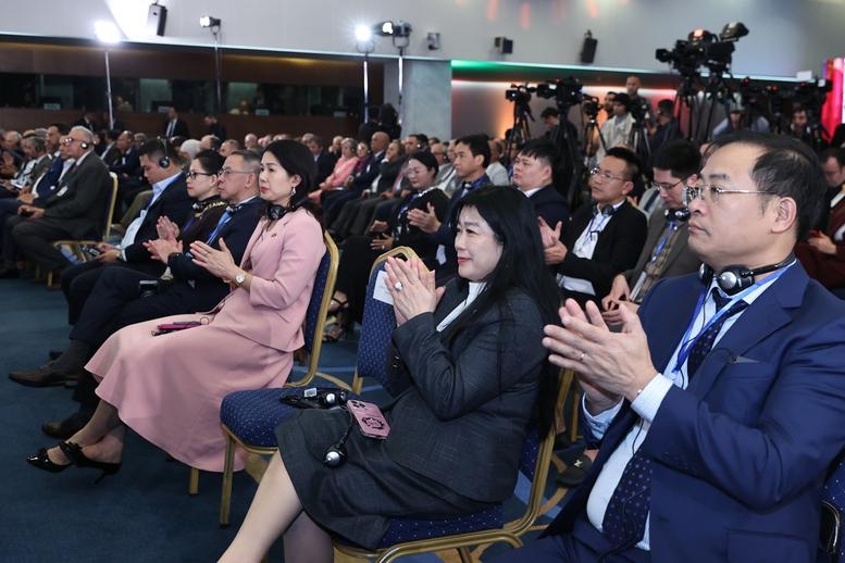 Thủ tướng mời gọi doanh nghiệp Việt Nam đầu tư tại Algeria để xuất khẩu sang 3 châu lục- Ảnh 6. Thủ tướng mời gọi doanh nghiệp Việt Nam đầu tư tại Algeria để xuất khẩu sang 3 châu lục- Ảnh 6.