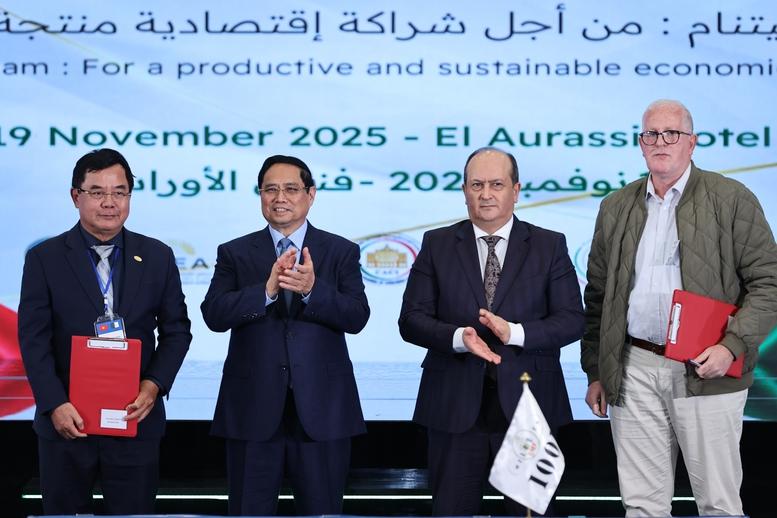 Thủ tướng mời gọi doanh nghiệp Việt Nam đầu tư tại Algeria để xuất khẩu sang 3 châu lục- Ảnh 10. Thủ tướng mời gọi doanh nghiệp Việt Nam đầu tư tại Algeria để xuất khẩu sang 3 châu lục- Ảnh 10.