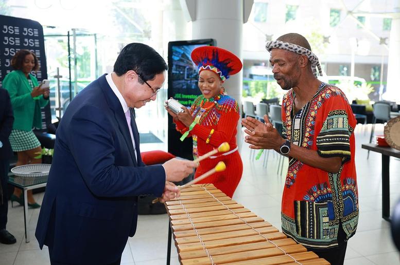 Thủ tướng thăm, làm việc tại thị trường chứng khoán lớn nhất châu Phi- Ảnh 7.