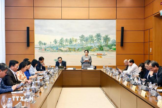 Đoàn đại biểu Quốc hội tỉnh Điện Biên và thành phố Cần Thơ thảo luận ở tổ. (Ảnh: Doãn Tấn/TTXVN) ttxvn-quoc-hoi-thao-luan-2-chu-truong-dau-tu-chuong-trinh-muc-tieu-quoc-gia-4.jpg