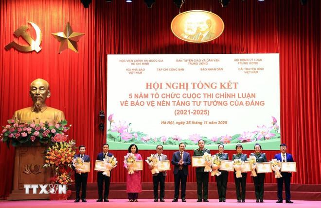 ttxvn-hoi-nghi-tong-ket-5-nam-to-chuc-cuoc-thi-chinh-luan-ve-bao-ve-nen-tang-tu-tuong-cua-dang-2021-2025-8432315-1.jpg