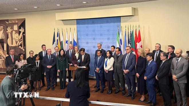 Việt Nam cùng 43 nước từ nhiều khu vực trên thế giới đã cùng ra “Tuyên bố chung về phòng, chống mua bán người sử dụng công nghệ”. (Ảnh: Thanh Tuấn/TTXVN) ttxvn-mua-ban-nguoi-8435139.jpg