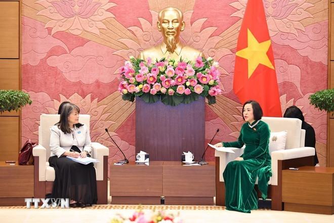 Phó Chủ tịch Quốc hội Nguyễn Thị Thanh tiếp bà June Kunugi, Giám đốc Khu vực Đông Á-Thái Bình Dương của UNICEF. (Ảnh: Minh Đức/TTXVN) ttxvn-pho-chu-tich-quoc-hoi-giam-doc-unicef-3.jpg
