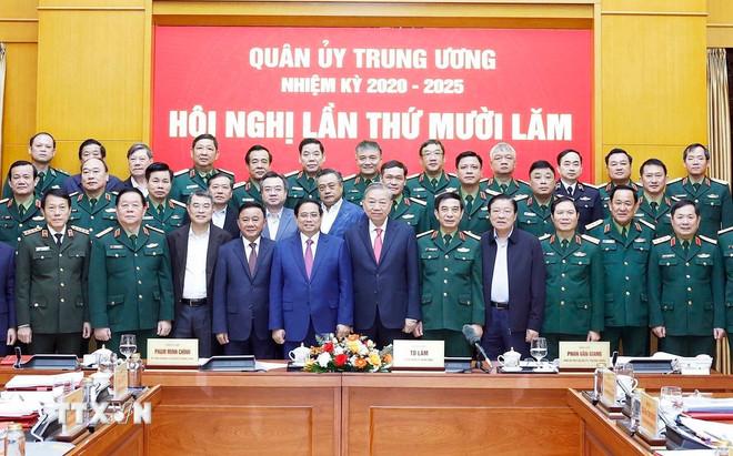 Tổng Bí thư Tô Lâm, Bí thư Quân ủy Trung ương, và các đại biểu. (Ảnh: Thống Nhất/TTXVN) ttxvn-0412-tong-bi-thu-quan-uy-trung-uong-1.jpg