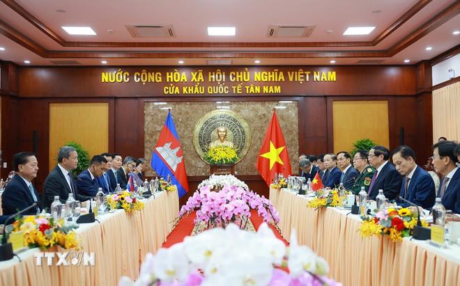 Thủ tướng Phạm Minh Chính và Thủ tướng Campuchia Hun Manet hội đàm. (Ảnh: Dương Giang/TTXVN) ttxvn-thu-tuong-pham-minh-chinh-va-thu-tuong-hun-manet-hoi-dam-4.jpg