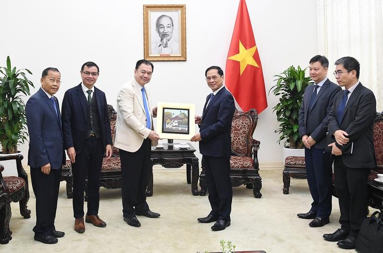 Phó Thủ tướng Bùi Thanh Sơn tiếp Phó Chủ tịch Tập đoàn Phongsupthavy (Lào)- Ảnh 2. Phó Thủ tướng Bùi Thanh Sơn tiếp Phó Chủ tịch Tập đoàn Phongsupthavy (Lào)- Ảnh 2.