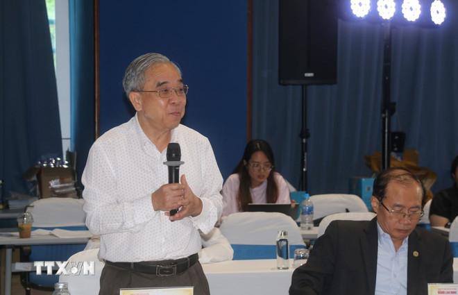 Ông Nguyễn Ngọc Hòa, Chủ tịch Hiệp hội Doanh nghiệp Thành phố Hồ Chí Minh (HUBA) trình bày tham luận tại Diễn đàn. (Ảnh: Hứa Chung/TTXVN) ttxvn-dien-dan-kinh-te-viet-nam-lan-thu-4-3112-3.jpg