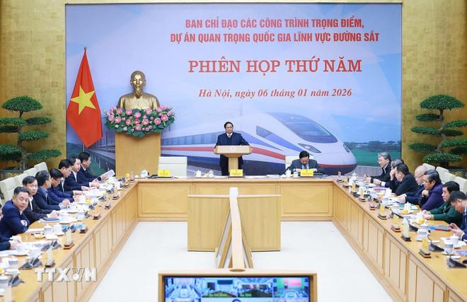 Thủ tướng Phạm Minh Chính kết luận phiên họp. (Ảnh: Dương Giang/TTXVN) ttxvn-thu-tuong-chu-tri-phien-hop-cac-du-an-quan-trong-linh-vuc-duong-sat-5.jpg