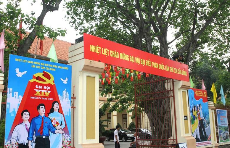 Rực rỡ cờ, hoa chào mừng Đại hội XIV của Đảng- Ảnh 6.