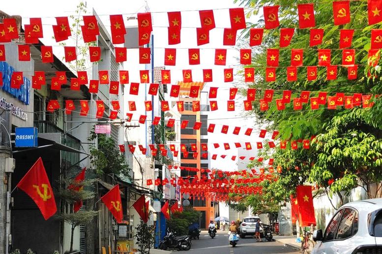 Rực rỡ cờ, hoa chào mừng Đại hội XIV của Đảng- Ảnh 8.