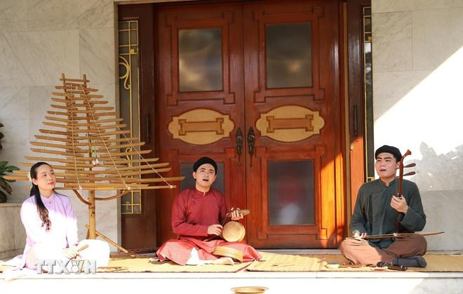 Góc hát xẩm tại Tết cộng đồng 2026. (Ảnh: Đỗ Sinh/TTXVN) ttxvn-tet-cong-dong-rang-ro-viet-nam-tai-thai-lan-5.jpg