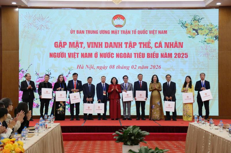 Mặt trận Tổ quốc Việt Nam vinh danh tập thể, cá nhân kiều bào tiêu biểu năm 2025 -0