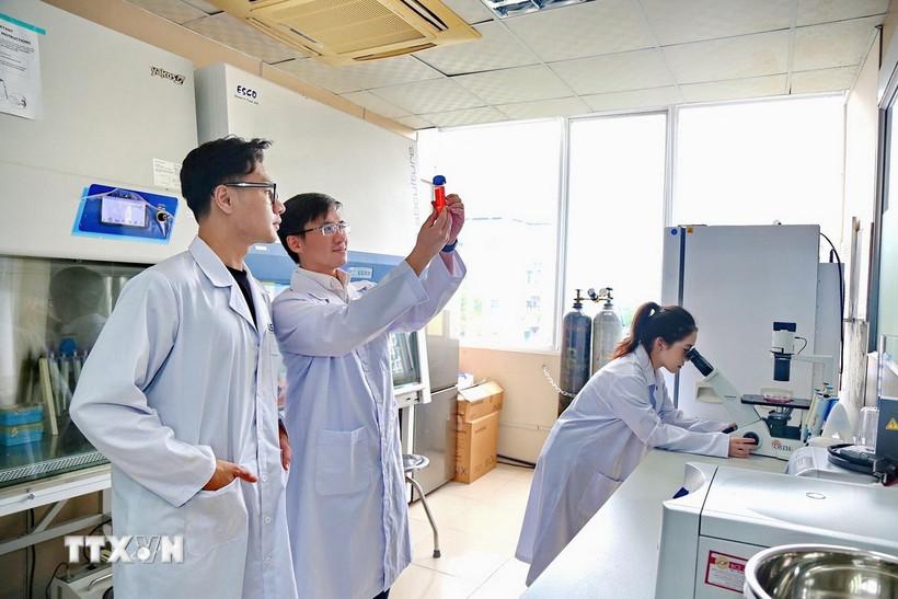 Triển khai Nghị quyết 57, Viện Hàn lâm Khoa học và Công nghệ Việt Nam luôn chú trọng đào tạo nhân lực cao trong lĩnh vực khoa học công nghệ. (Ảnh: Diệu Thúy/TTXVN)