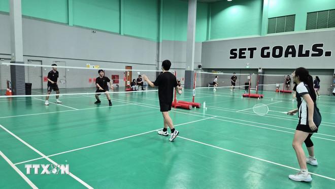 Các vận động viên thi đấu môn cầu lông tại Đấu trường thể thao VNYA 2026. (Ảnh: Việt Dũng/TTXVN) ttxvn-1503-hoi-sinh-vien-viet-nam-tai-singapore-2.jpg