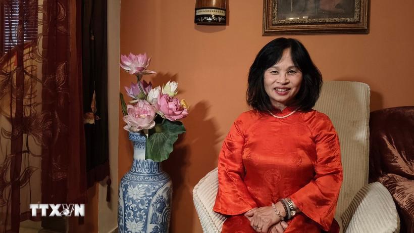 Bà Lê Thị Bích Hường trả lời phỏng vấn của phóng viên TTXVN. (Ảnh: Dương Hoa/TTXVN)